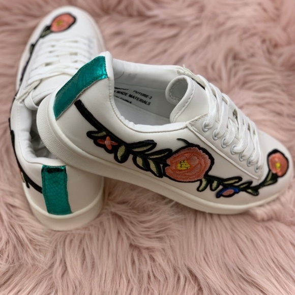 CAPE ROBBIN Floral Lace up Sneaker - Picture 6 of 7